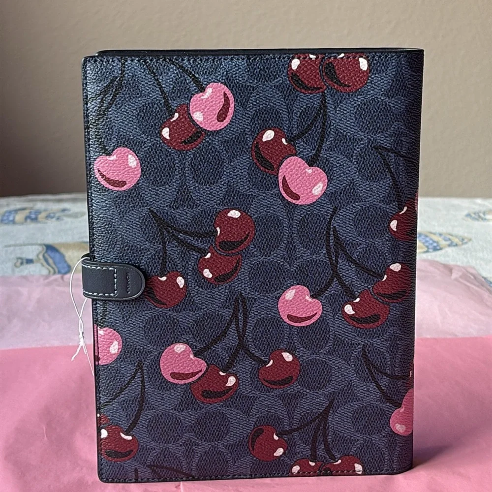 🍒 COACH NOTEBOOK IN SIGNATURE CANVAS WITH CHERRY PRINT 🍒 NWT 🍒